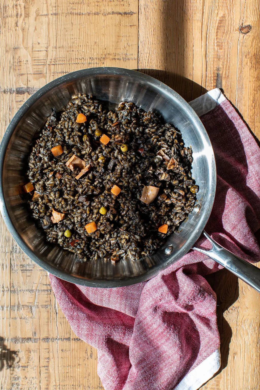 Spanish Seafood Black Rice Paella Kit By Conservas Cambados - Image 3